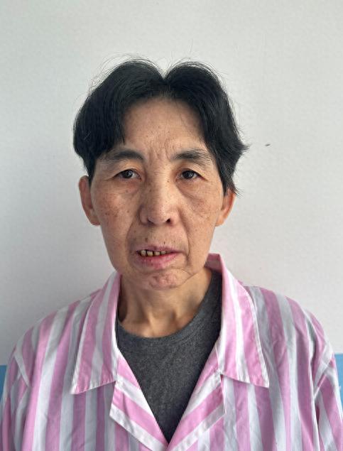 走失者照片 北京市寻亲：中年女子被救助，高1米...