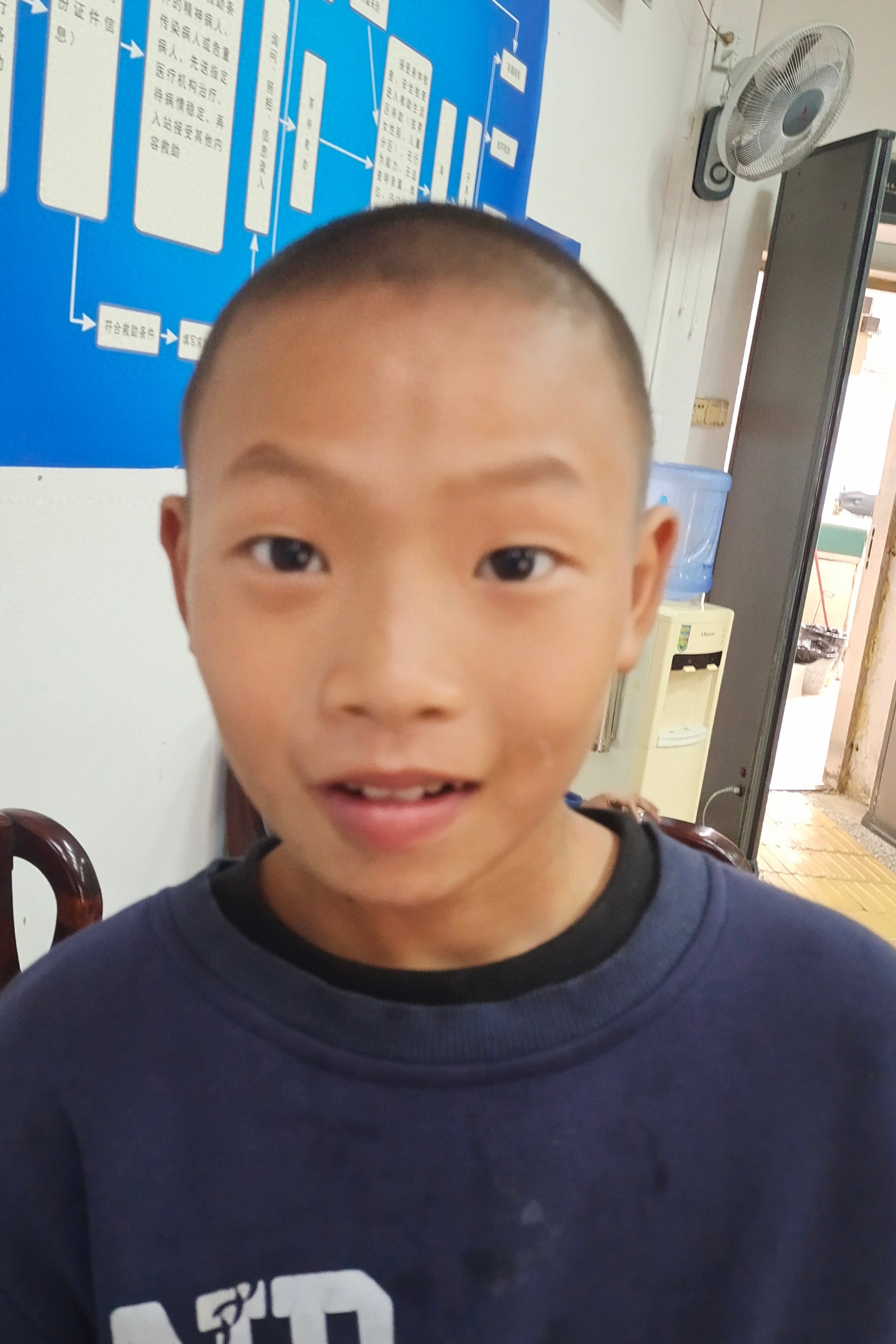 走失者照片 急寻父母：玉林市12岁男孩被救助，...