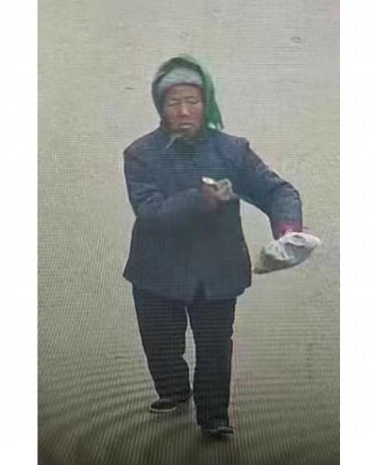 走失者照片 平凉市寻人：七旬老太走失，穿灰色花...