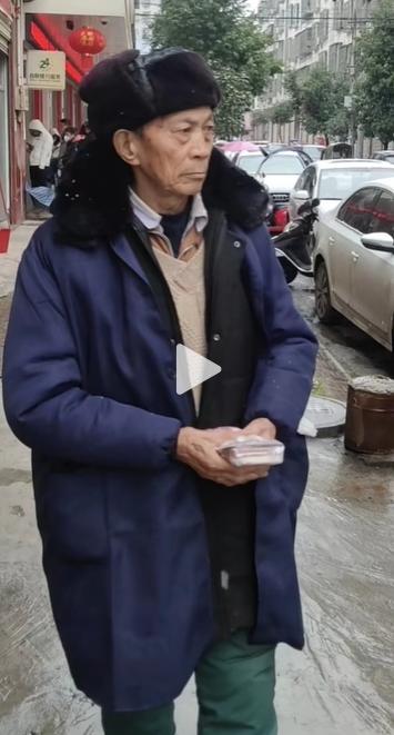 走失者照片 自贡市寻人：八旬老人走失，穿毛领棉...