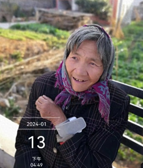 走失者照片 曲靖市宣威市寻人：六旬老太走失，穿...