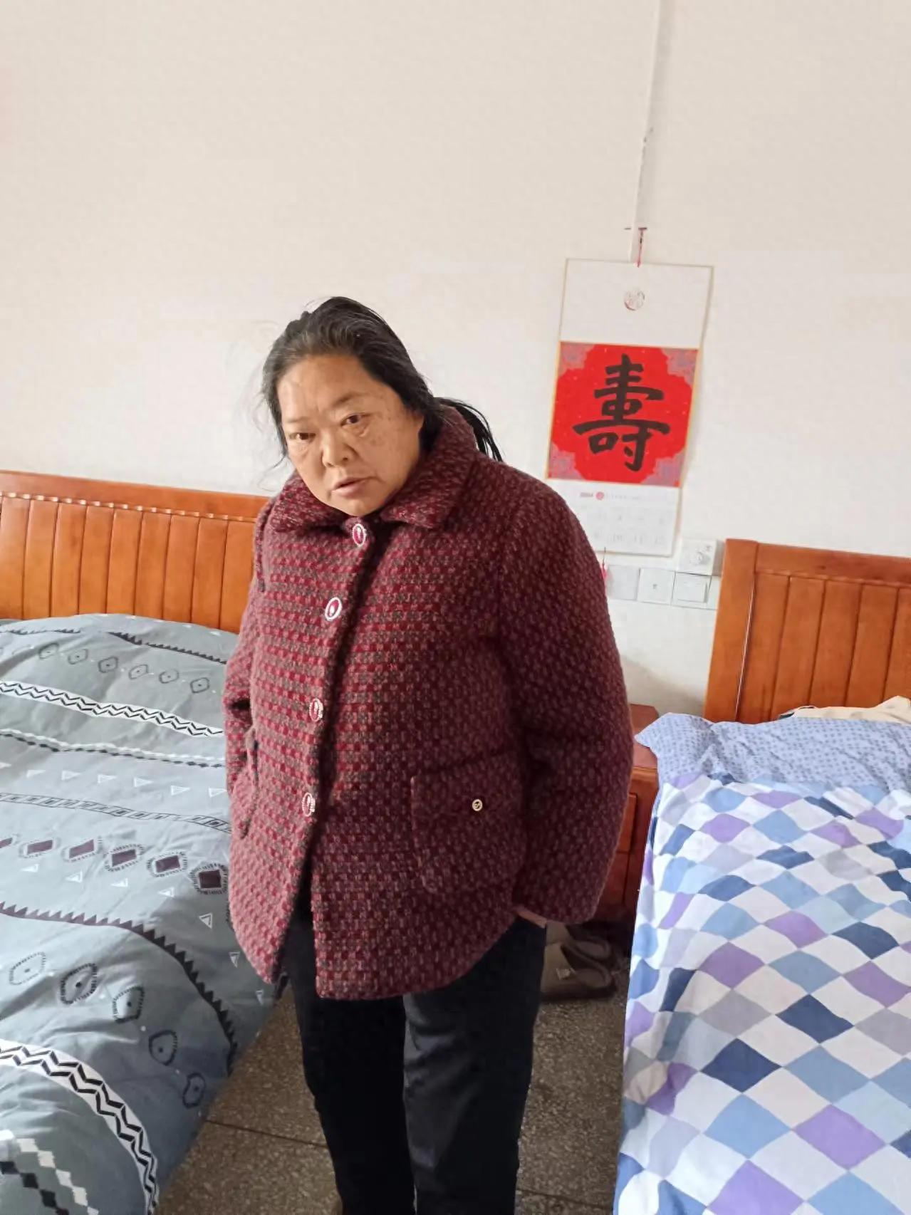 走失者照片 萍乡市寻人：六旬老太走失，穿红色呢...