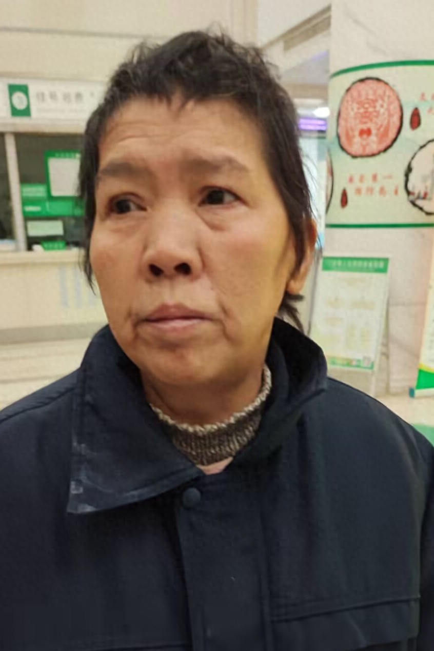 走失者照片 武汉市寻亲：五旬女子被救助，穿蓝色...