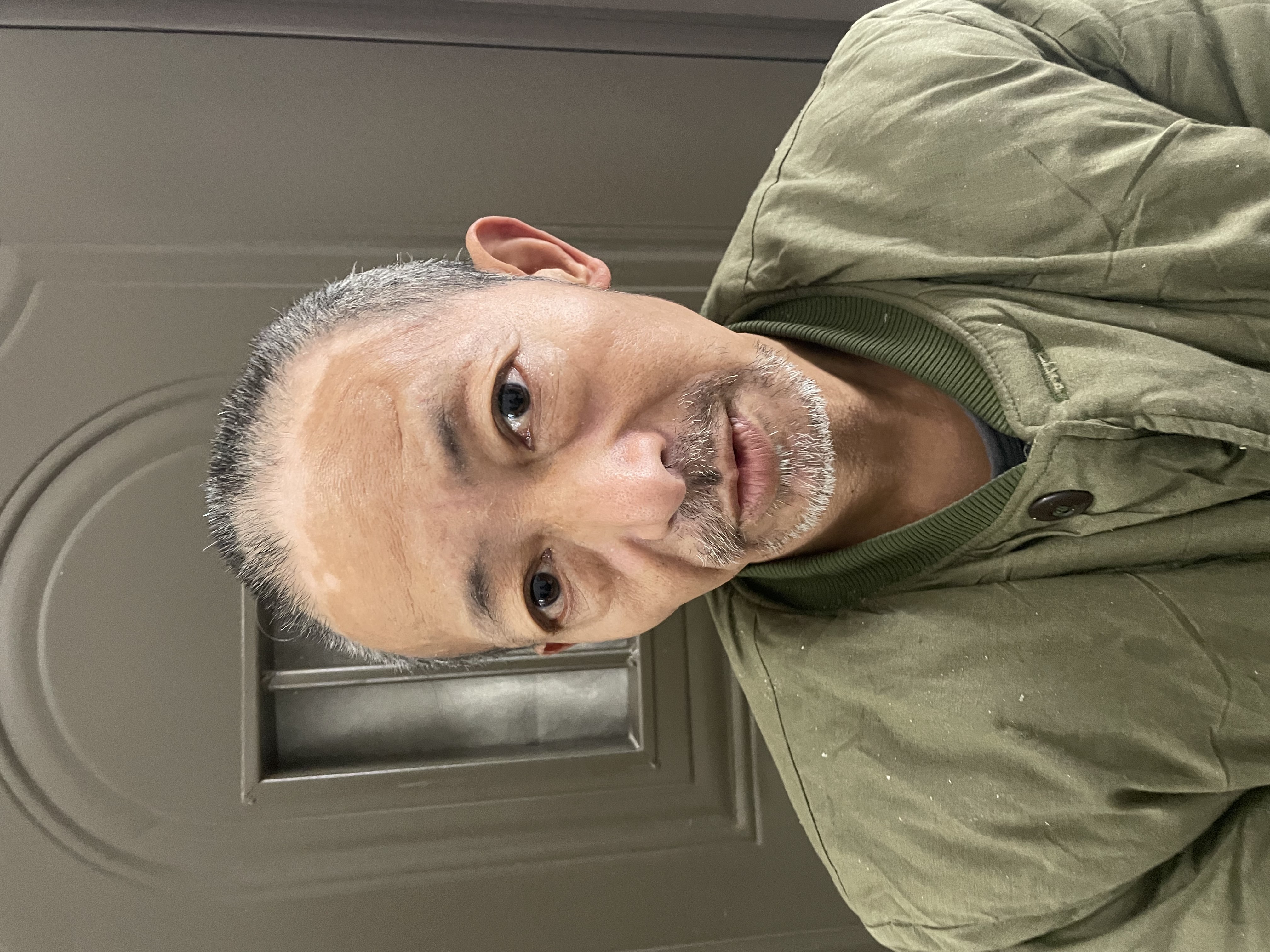 走失者照片 贵阳市寻亲：五旬男子被救助，穿军绿...