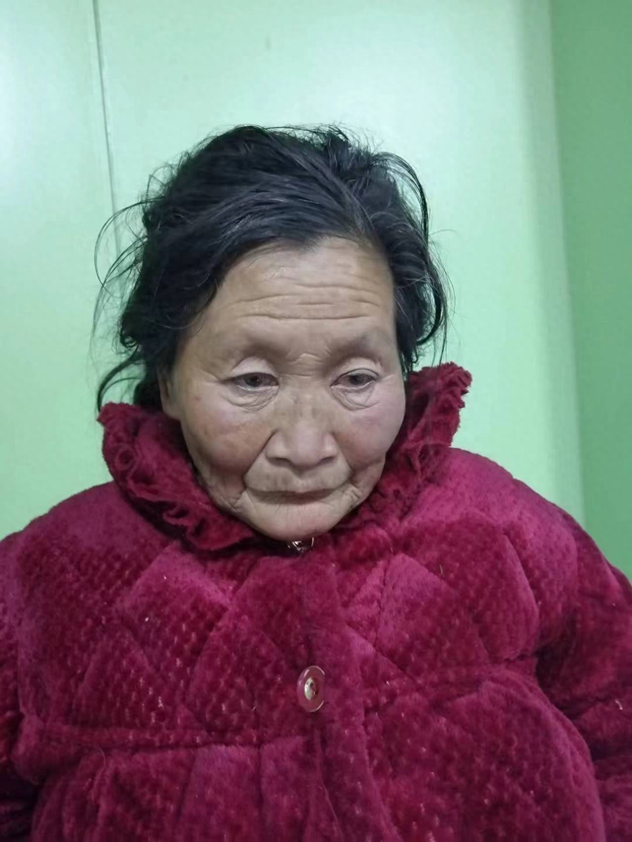 走失者照片 信阳市寻亲：六旬老太被救助，扎马尾...