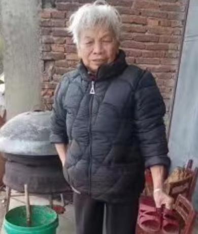 走失者照片 泉州市寻人：八旬老太走失，白发，穿...