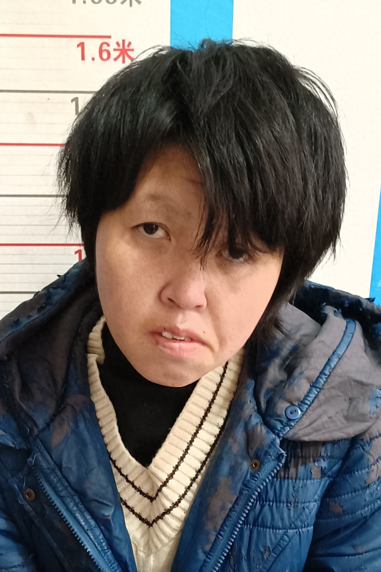 走失者照片 铜仁市寻亲：青年女子被救助，穿蓝色...