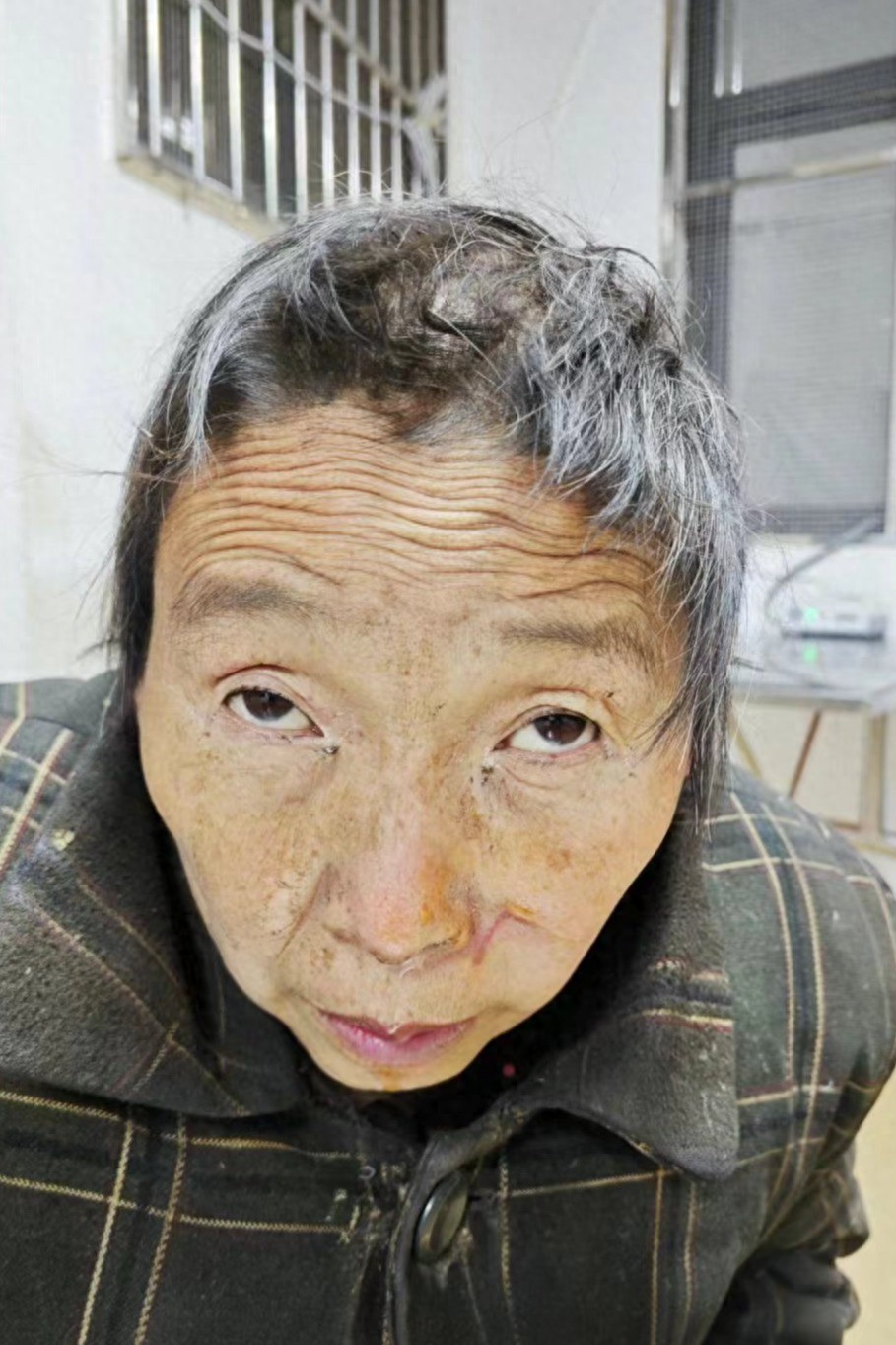 走失者照片 石家庄市寻亲：六旬老太被救助，穿褐...