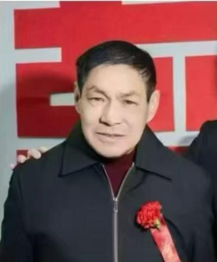 走失者照片 七台河市寻人：六旬老人走失，穿灰色...
