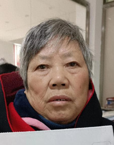 走失者照片 株洲市寻人：六旬老太走失，穿蓝底花...