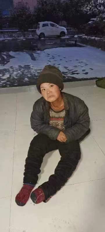走失者照片 周口市寻亲：青年女子被救助，手脚残...