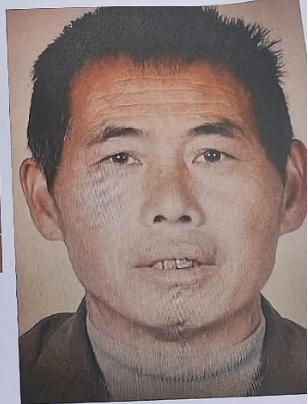 走失者照片 曲靖市寻人：六旬老人走失，穿黑色毛...