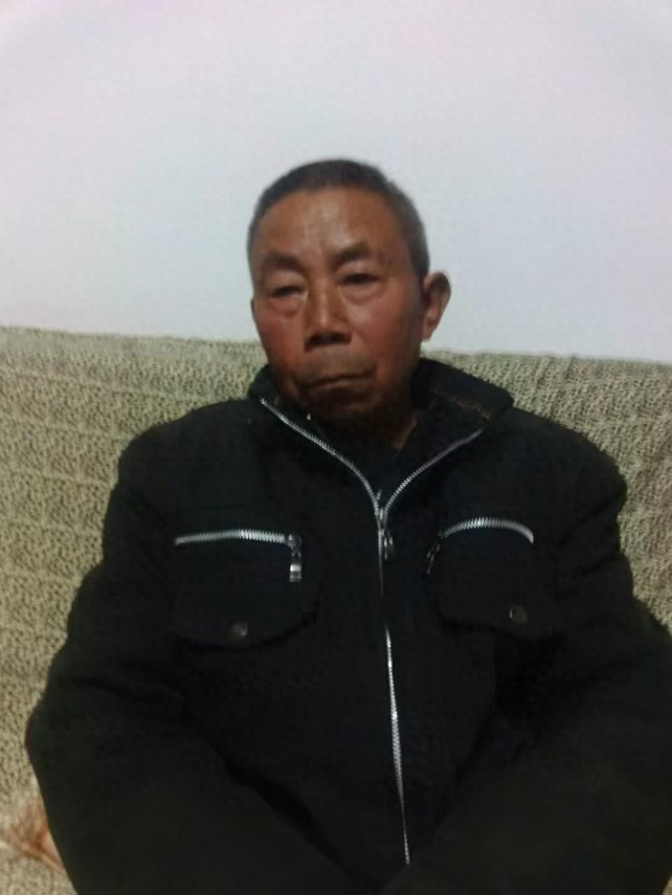 走失者照片 凉山州寻人：七旬老人走失，穿黑色上...