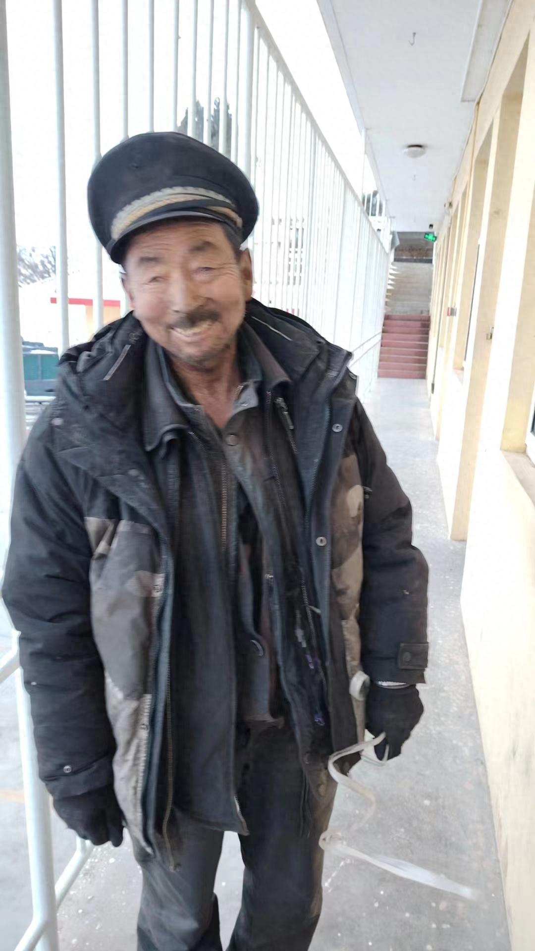 走失者照片 临汾市寻亲：五旬男子被救助，穿黑色...