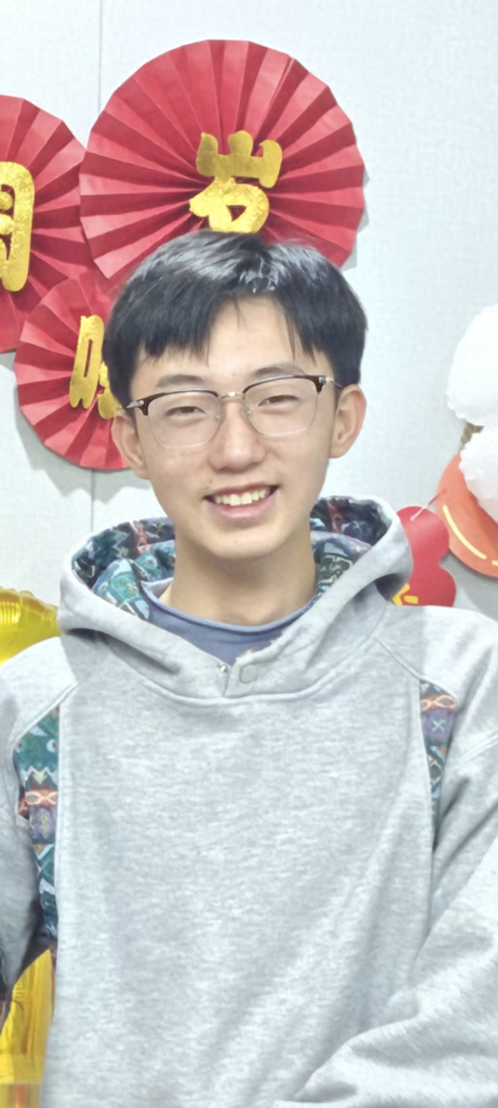 走失者照片 吴忠市寻人：15岁男孩走失，穿灰色...