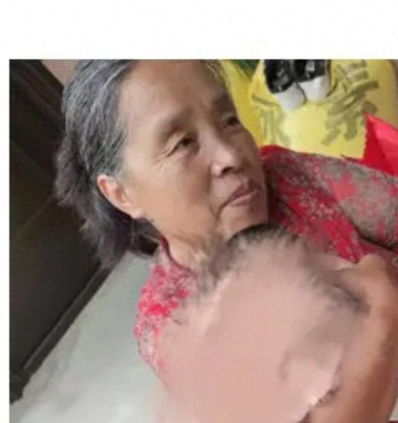 走失者照片 周口市寻人：五旬女子走失，穿黑色羽...
