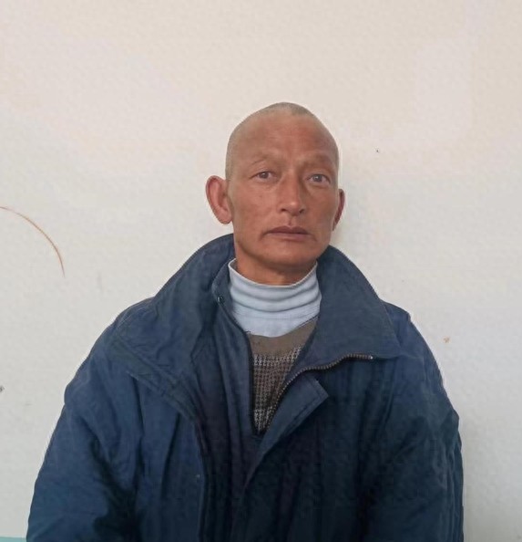 走失者照片 贺州市寻亲：青年男子被救助，穿红白...