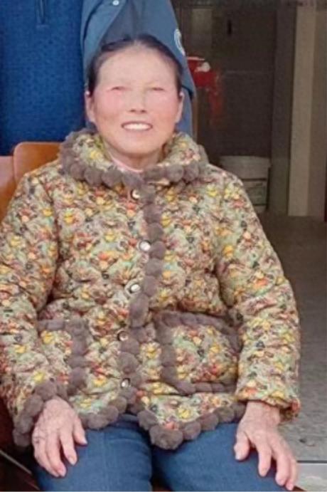 走失者照片 抚州市寻人：七旬老太走失，穿蓝底印...
