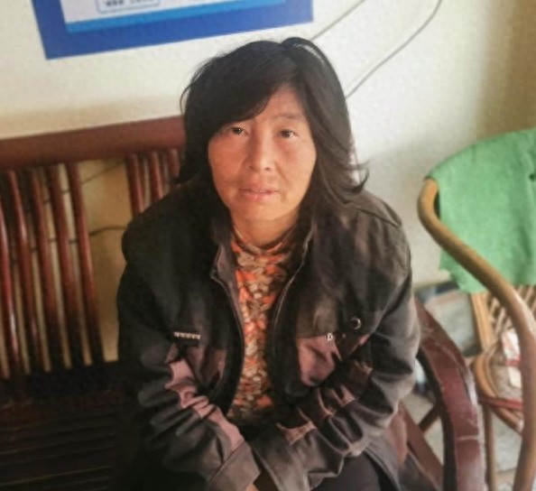 走失者照片 赣州市寻亲：青年女子被救助，高1米...