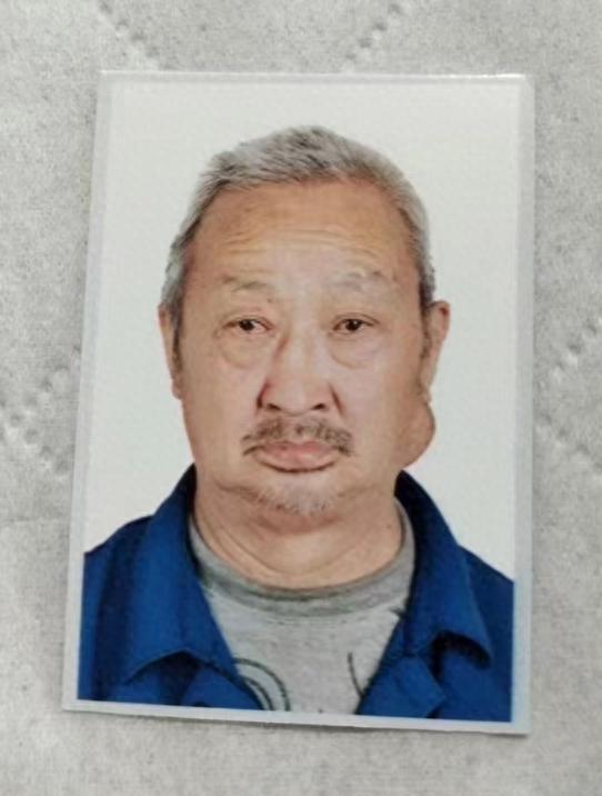 走失者照片 安顺市寻人：八旬老人走失，穿灰色毛...
