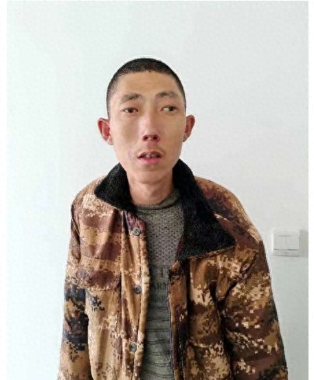 走失者照片 平顶山市寻亲：青年男子被救助，穿黄...