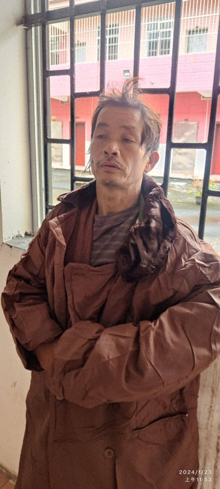 走失者照片 贵港市寻亲：五旬男子被救助，高1米...