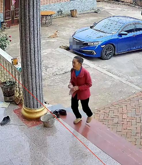 走失者照片 永州市寻人：六旬老太走失，穿红色外...