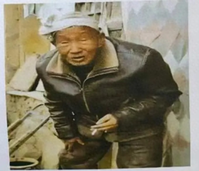 走失者照片 榆林市寻人：九旬老人走失，戴白色头...