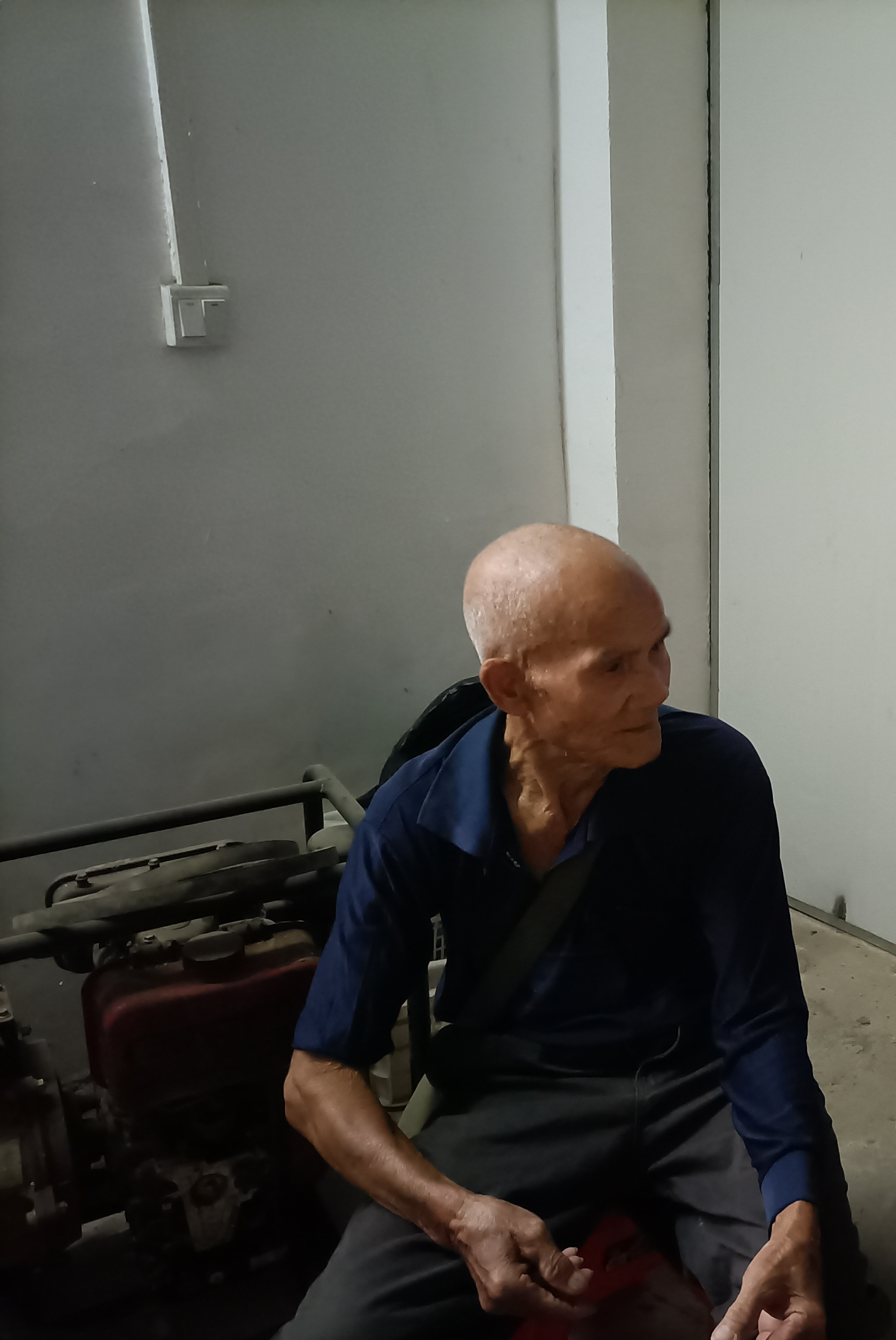 走失者照片 柳州市急寻：八旬老人走失，穿深色衣...