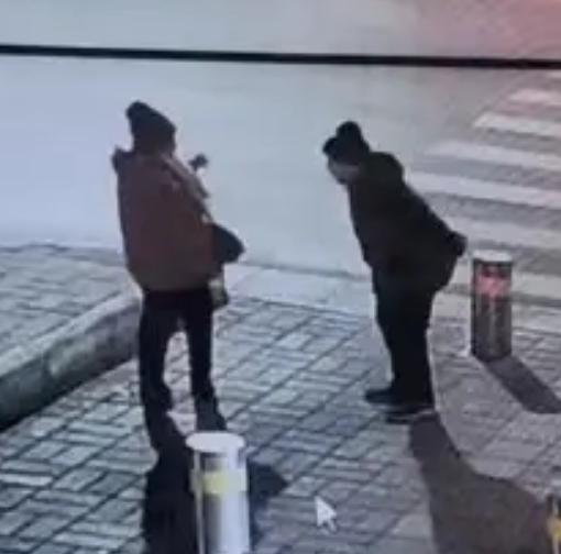 走失者照片 郑州市寻人：两位老人走失，老人穿黑...