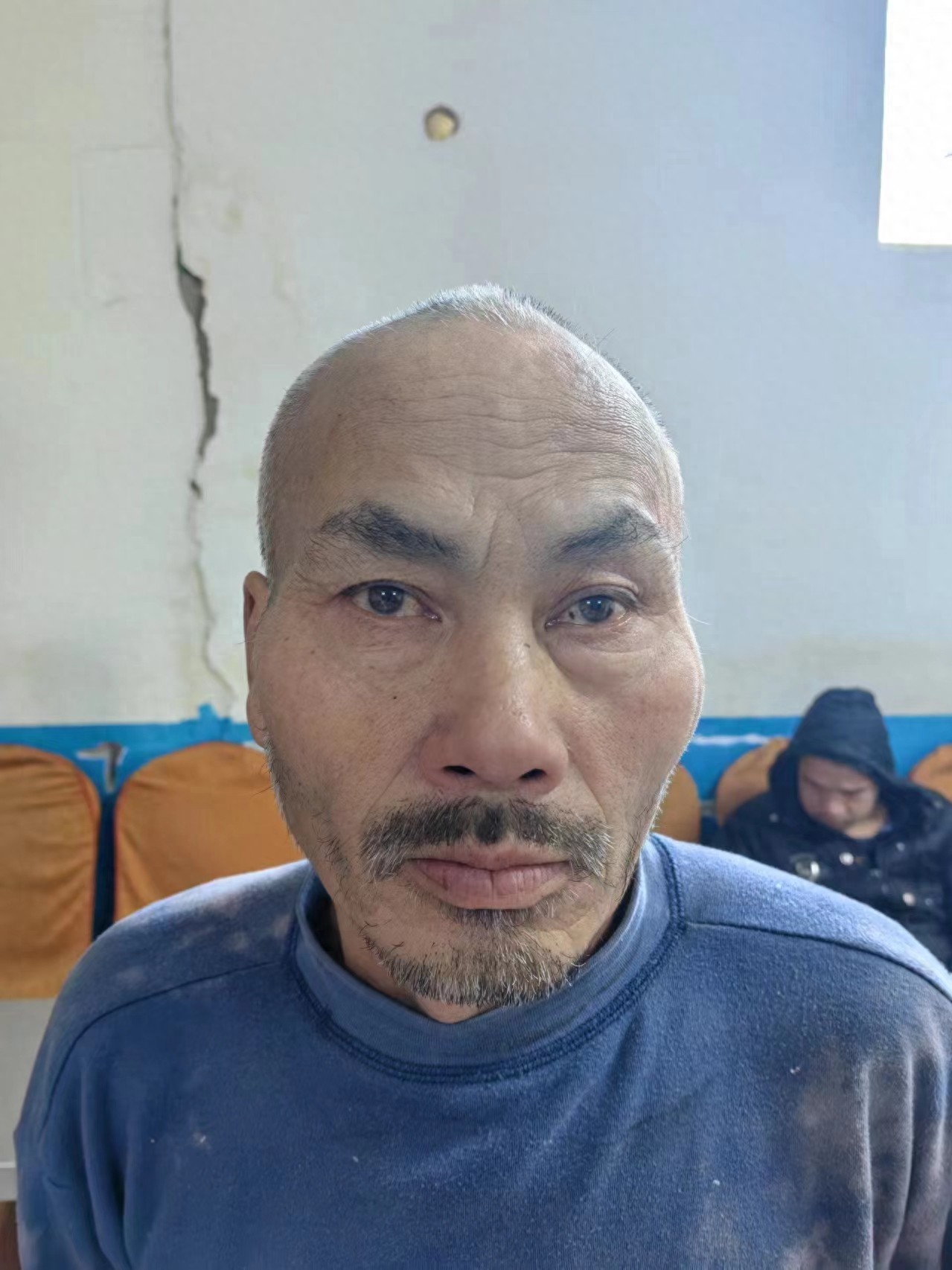 走失者照片 唐山市寻亲：六旬老人被救助，穿绿色...