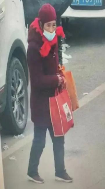 走失者照片 宝鸡市寻人：六旬老太走失，戴枣红色...