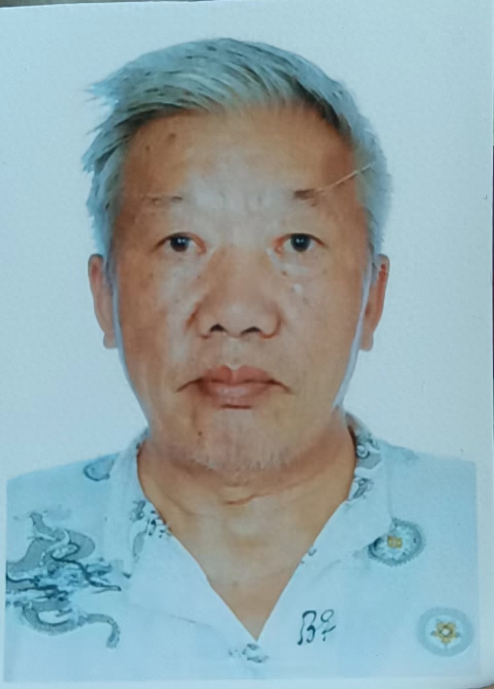 走失者照片 紧急寻人：邵阳市八旬老人走失，戴黑...