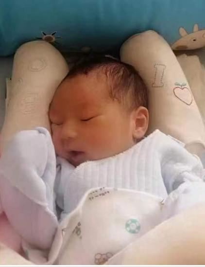 走失者照片 酒泉寻亲：约6个月大男婴被救助，裹...