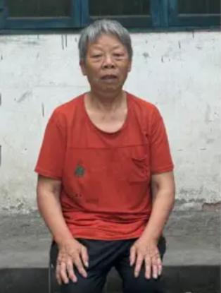 走失者照片 成都市寻人：七旬老太走失，穿红色花...
