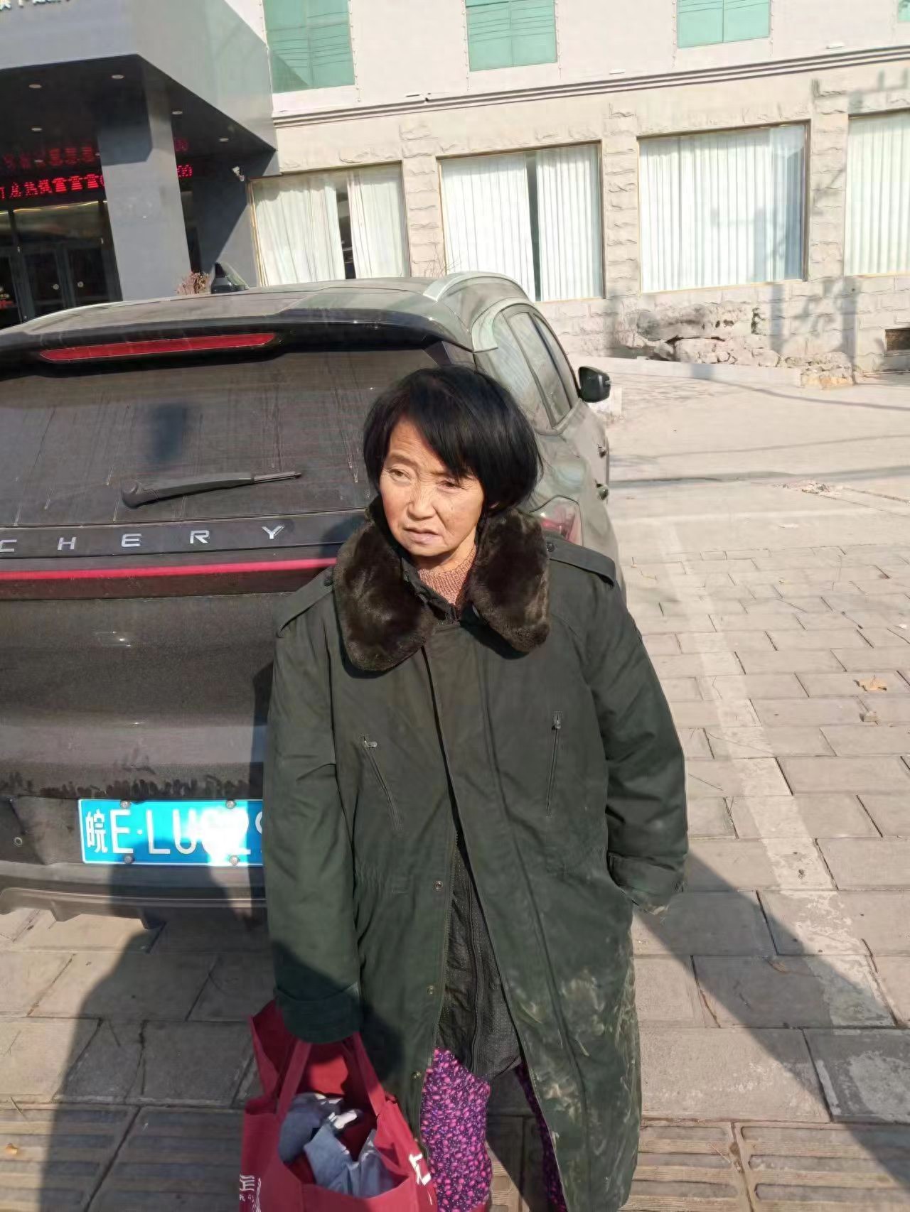 走失者照片 邯郸市寻亲：中年女子被救助，穿墨绿...