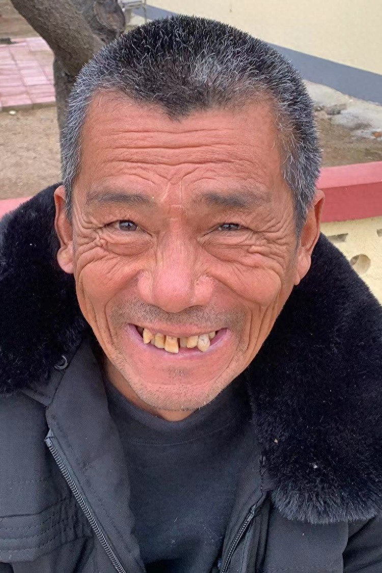 走失者照片 临沂市寻亲：六旬老人被救助，穿黑色...