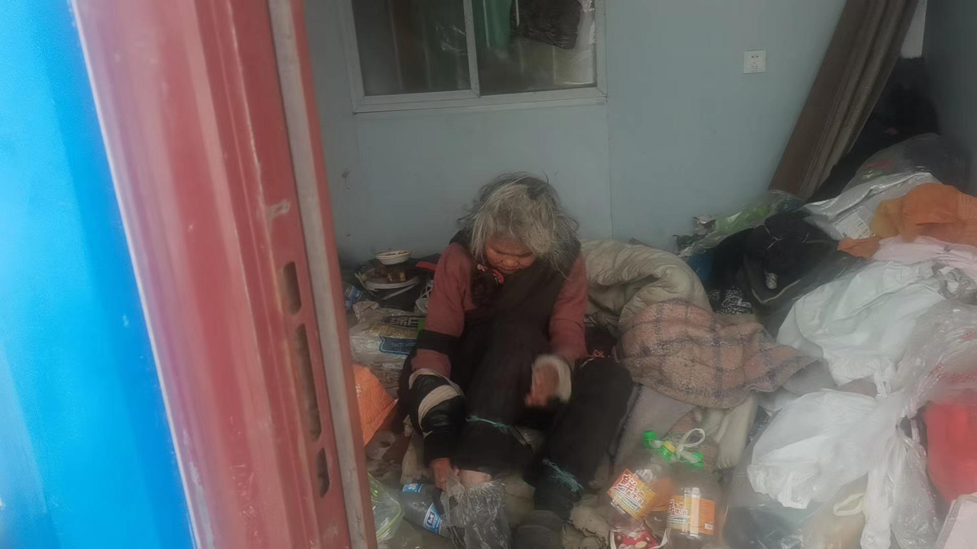 走失者照片 廊坊市寻亲：六旬老太被救助，穿黑色...