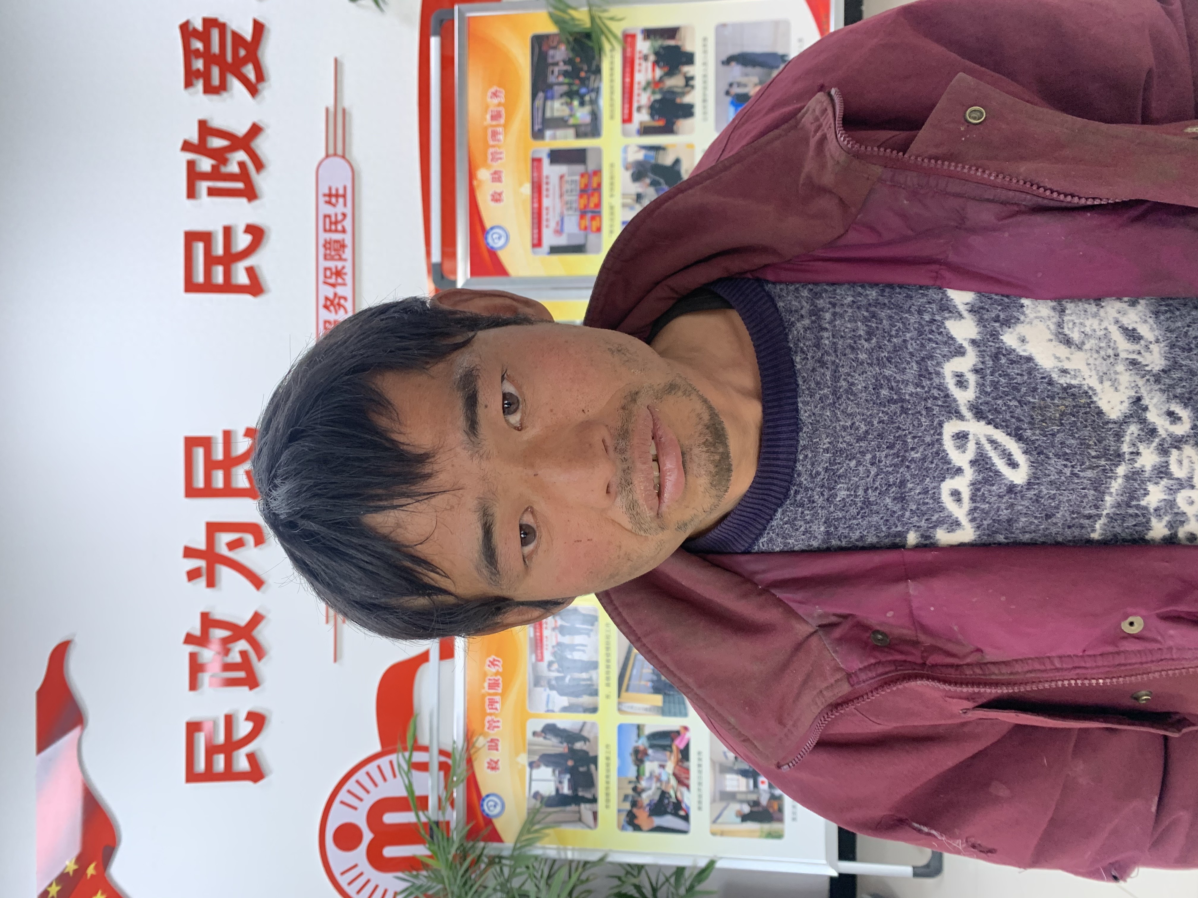 走失者照片 渭南市寻亲：青年男子被救助，穿枣红...