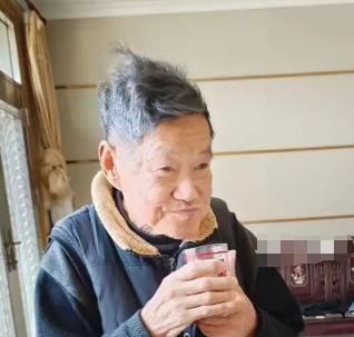 走失者照片 镇江市寻人：扬中市七旬老人走失，穿...