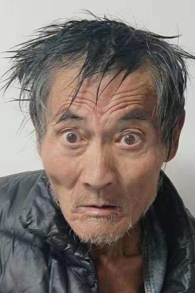 走失者照片 淮北市寻亲：六旬老人被救助，穿黑色...