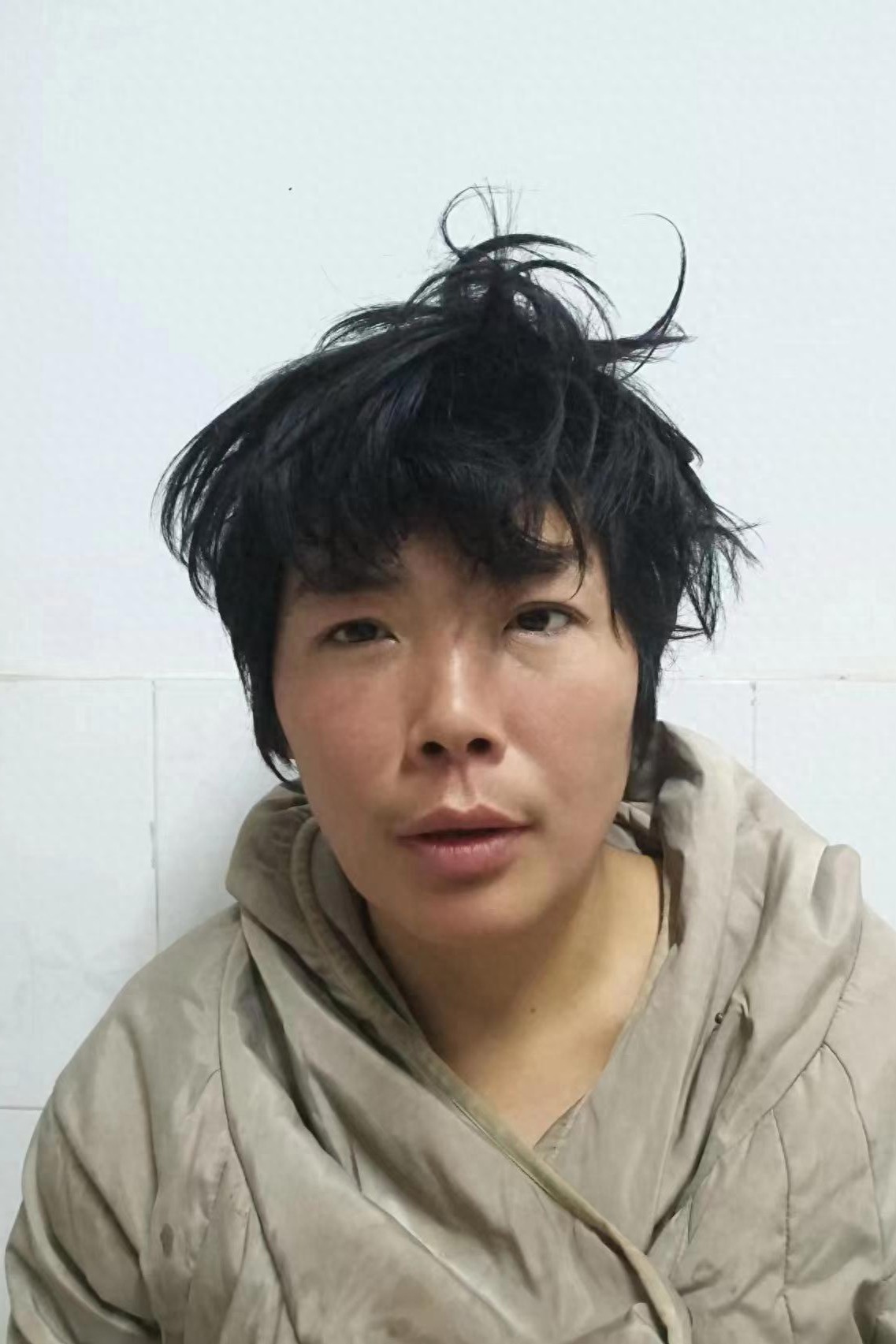 走失者照片 许昌市寻亲：青年女子被救助，高1米...