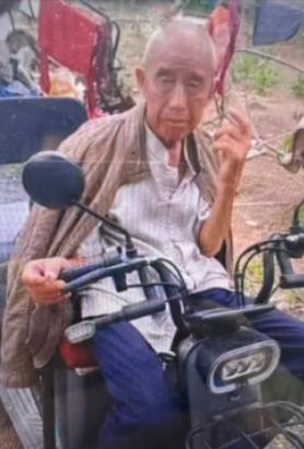 走失者照片 新乡长垣寻人：八旬老人走失，穿灰白...