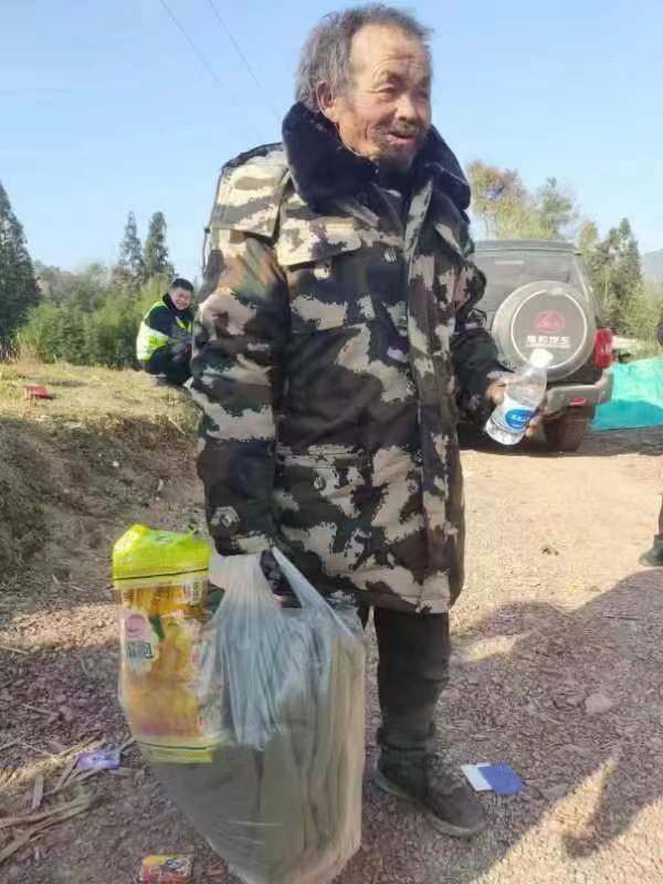 走失者照片 昭通市寻亲：六旬老人被救助，高1米...