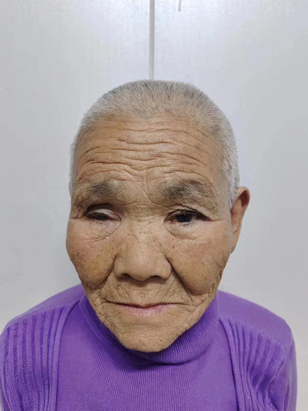 走失者照片 廊坊市寻亲：六旬老太被救助，穿黑色...
