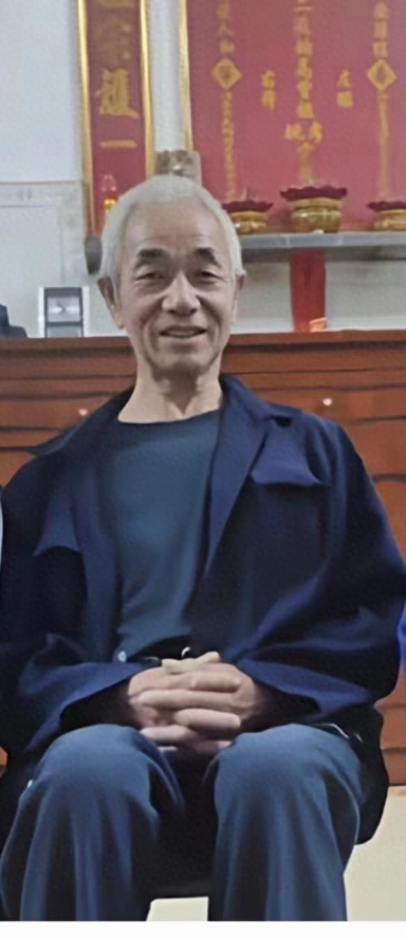 走失者照片 百色市寻人：七旬老人走失，戴黑色针...