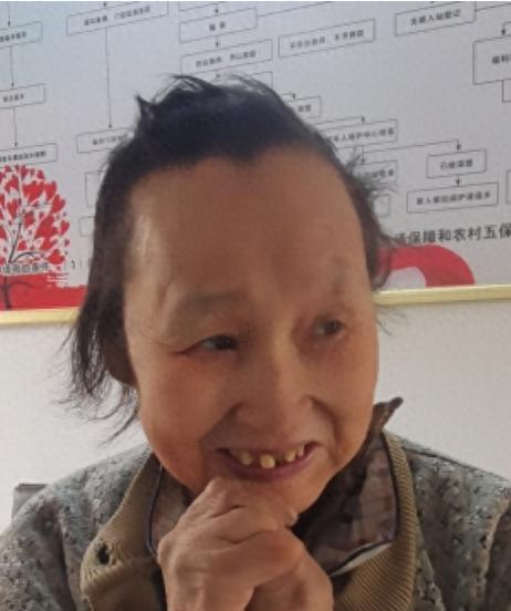 走失者照片 黄冈市寻亲：六旬老太被救助，高1米...