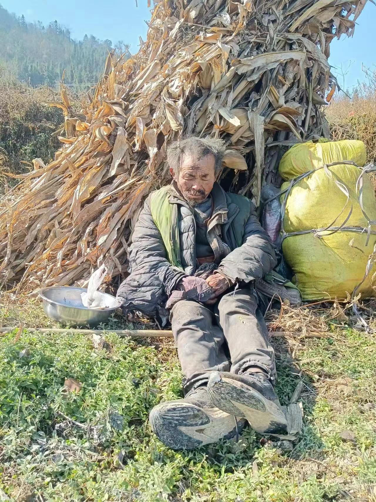 走失者照片 昭通市寻亲：六旬老人被救助，高1米...