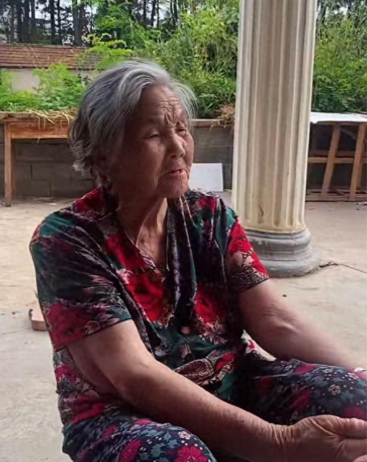 走失者照片 芜湖市寻人：九旬老太走失，穿红白相...