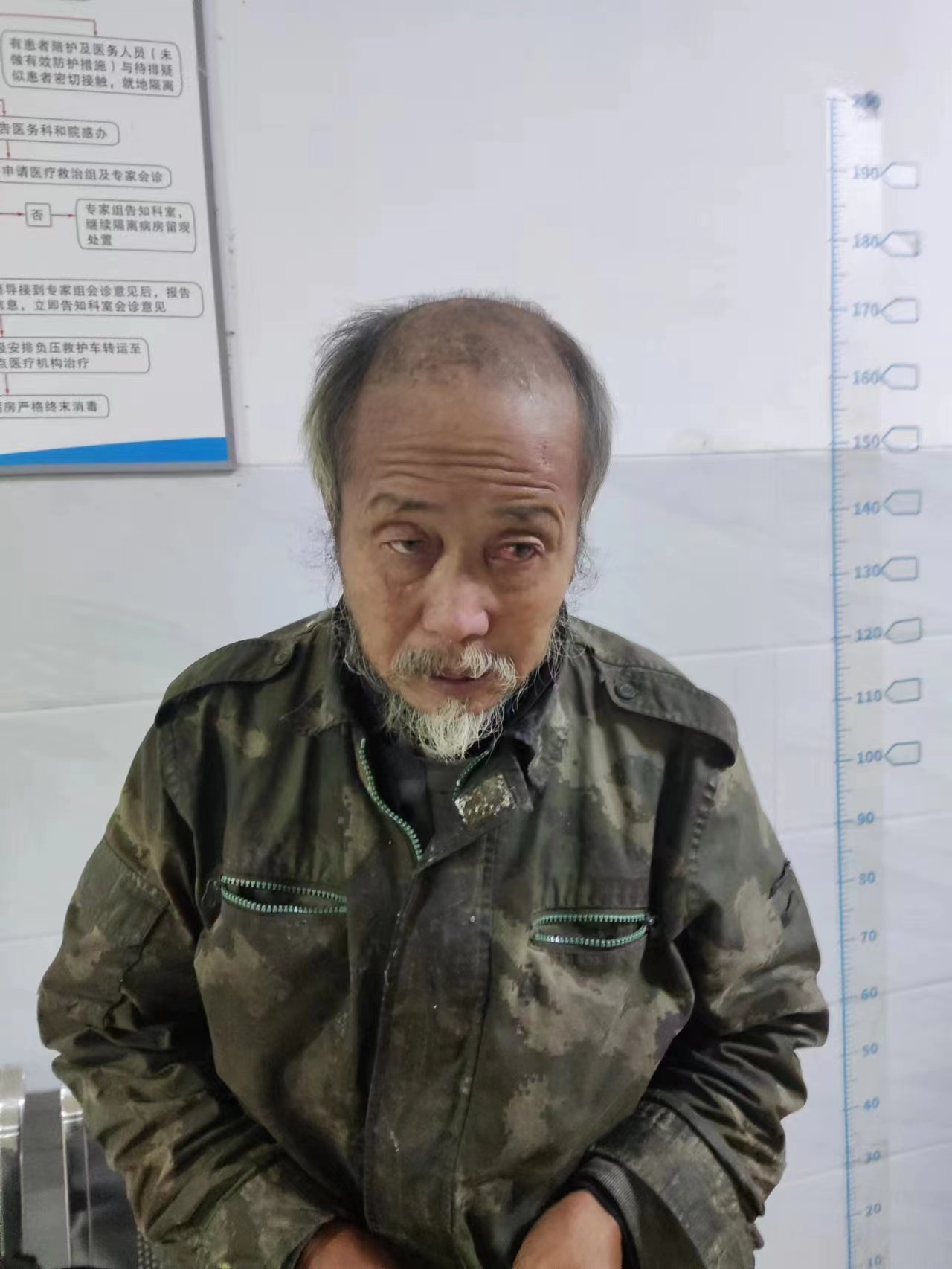 走失者照片 崇左市寻亲：六旬老人被救助，穿迷彩...